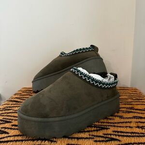 Mudd Olive Suede Platform Shoes